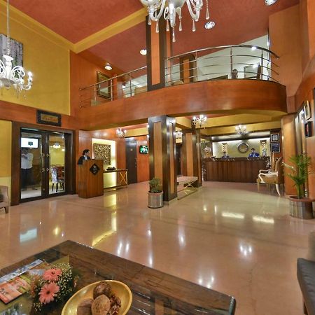 Batra Hotels And Residences Srīnagar Exterior foto