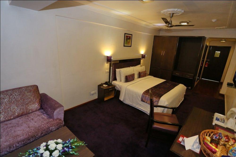Batra Hotels And Residences Srīnagar Exterior foto