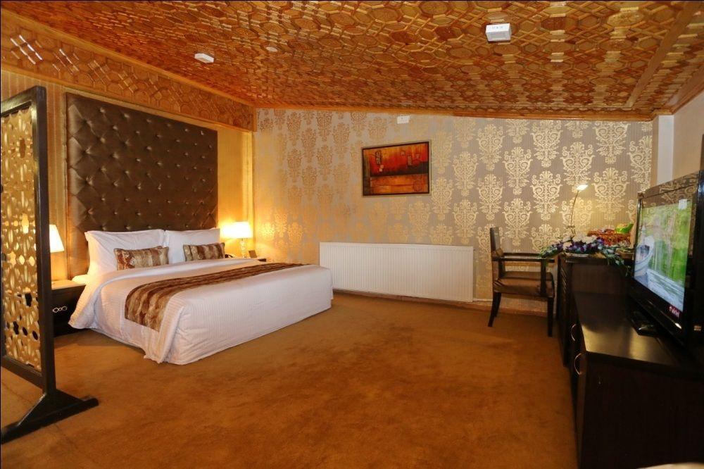 Batra Hotels And Residences Srīnagar Exterior foto