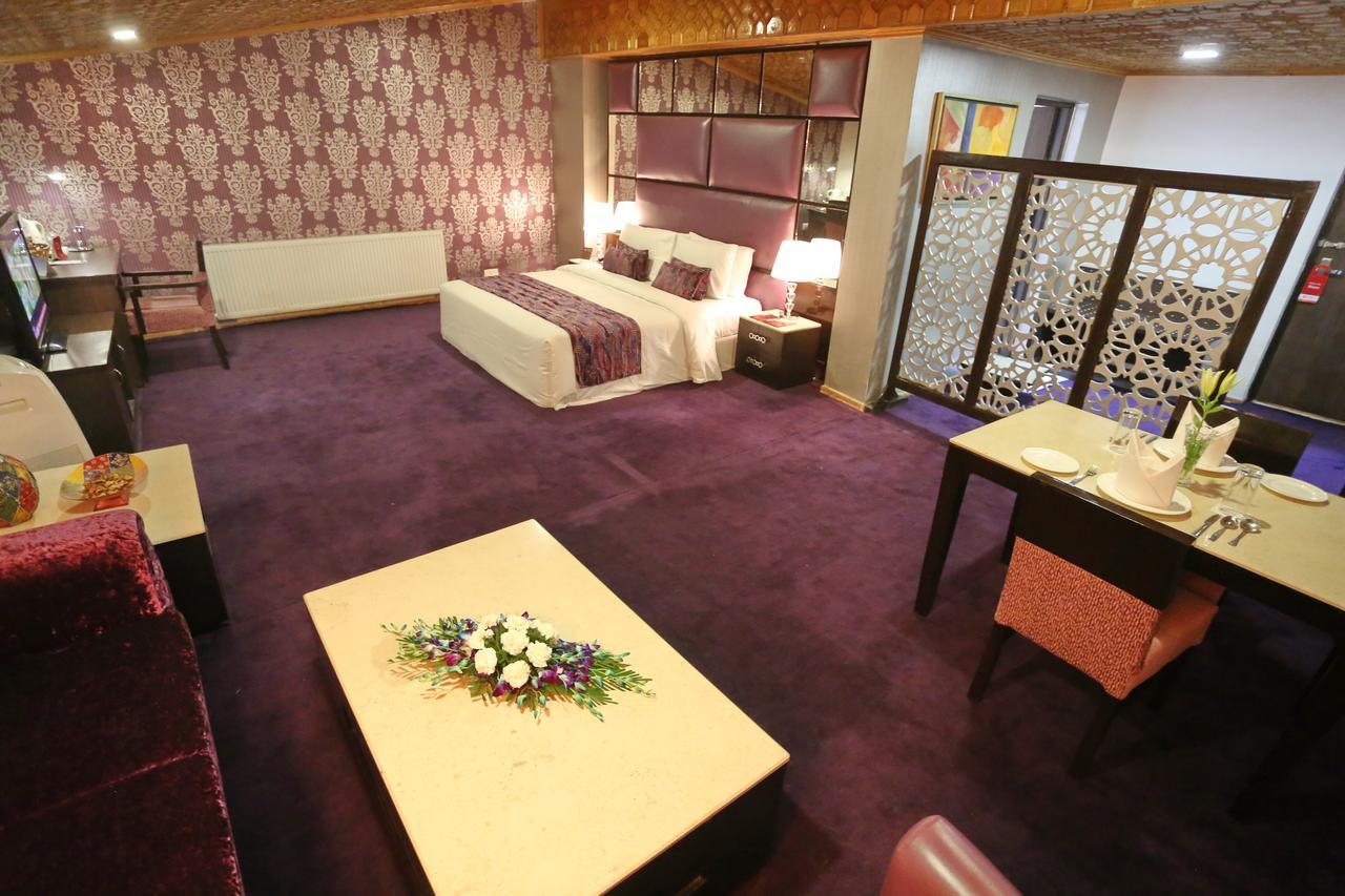Batra Hotels And Residences Srīnagar Exterior foto