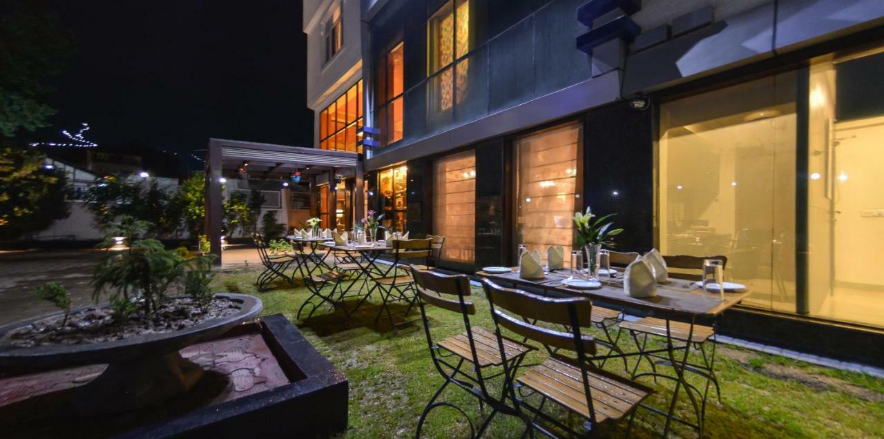Batra Hotels And Residences Srīnagar Exterior foto