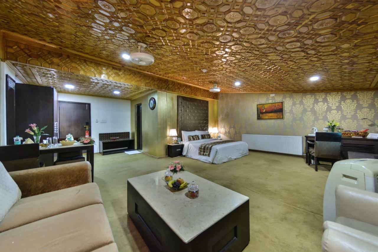 Batra Hotels And Residences Srīnagar Exterior foto