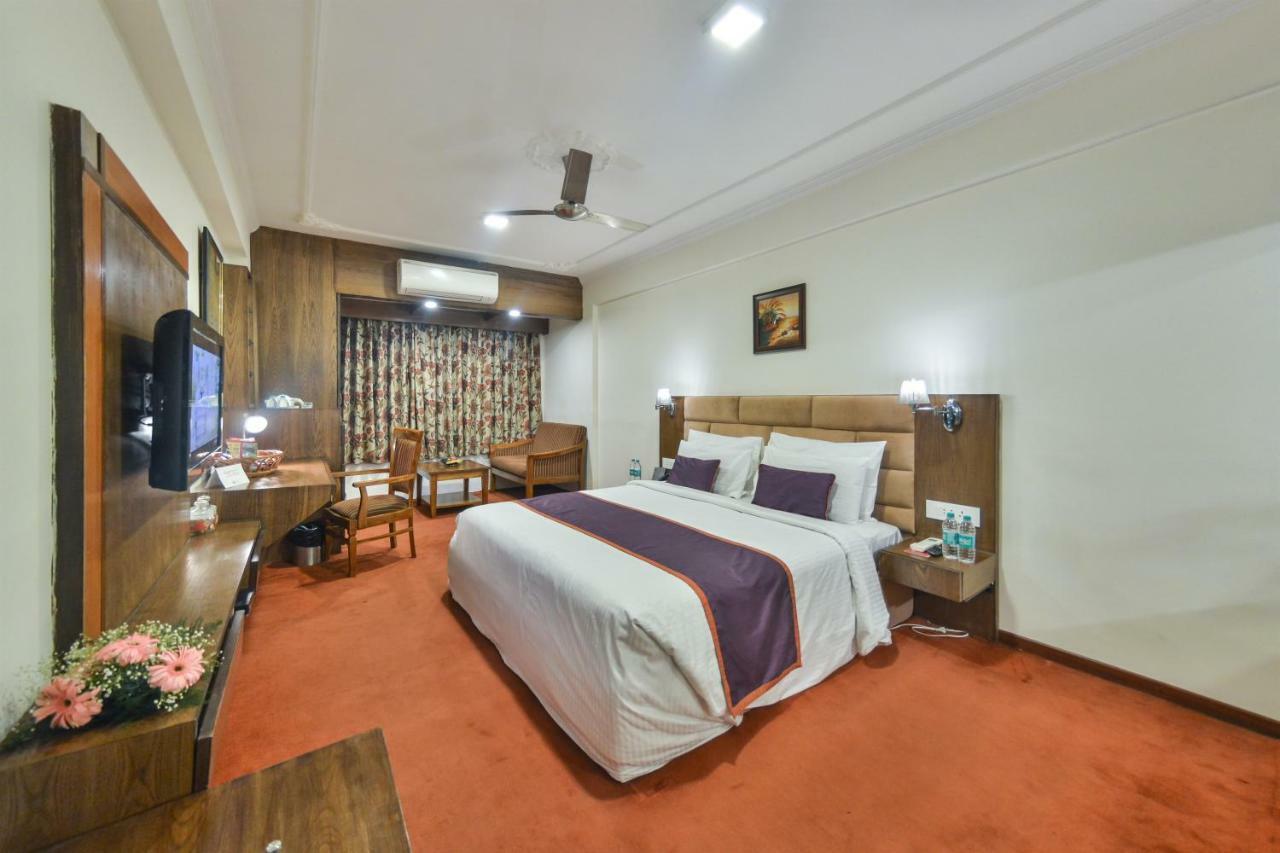 Batra Hotels And Residences Srīnagar Exterior foto