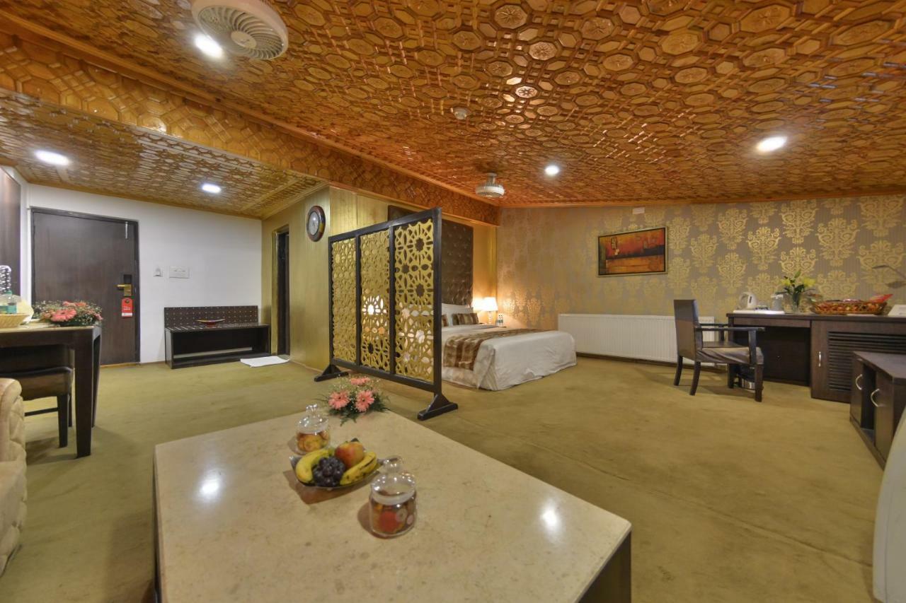 Batra Hotels And Residences Srīnagar Exterior foto