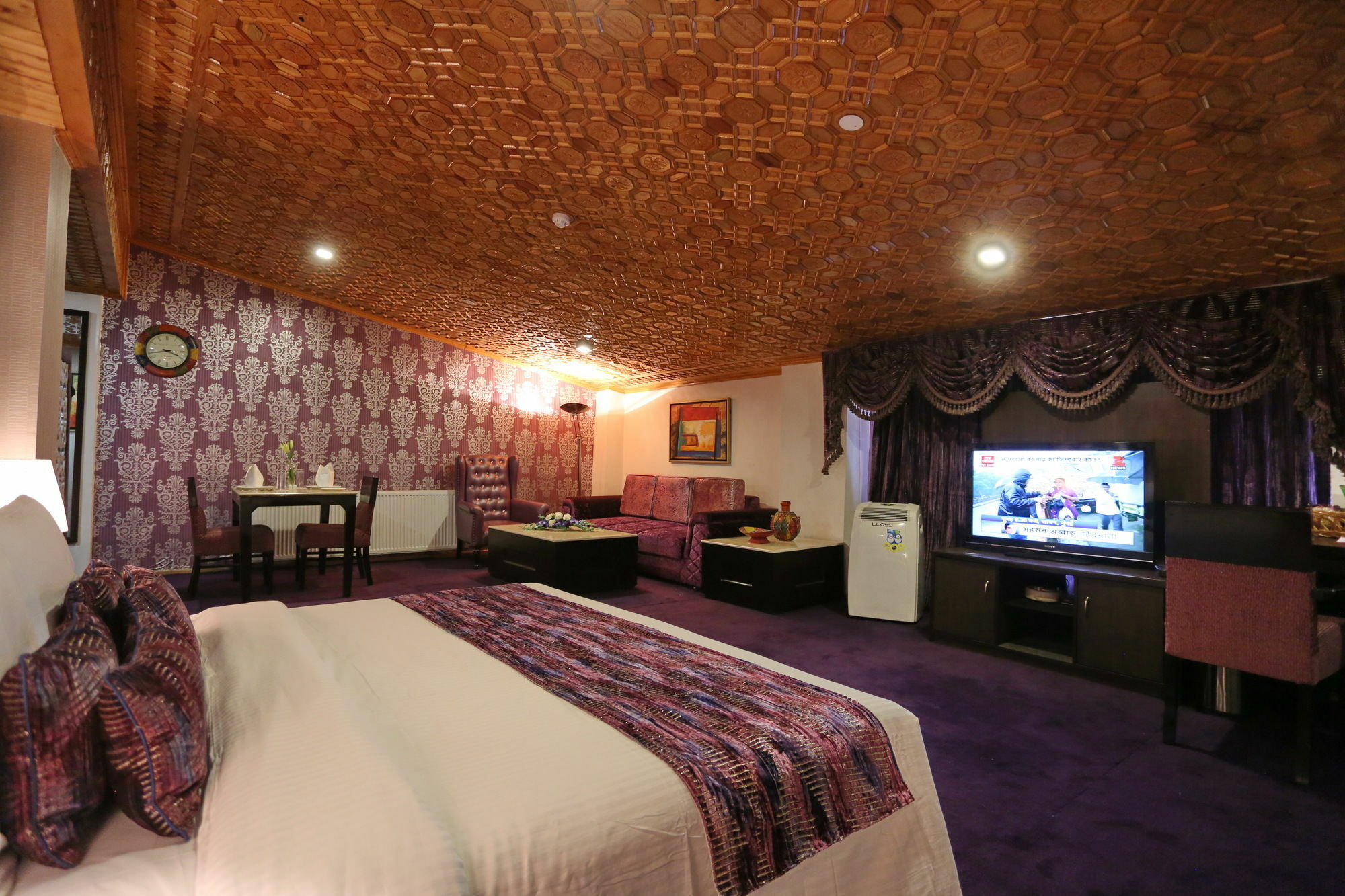 Batra Hotels And Residences Srīnagar Exterior foto