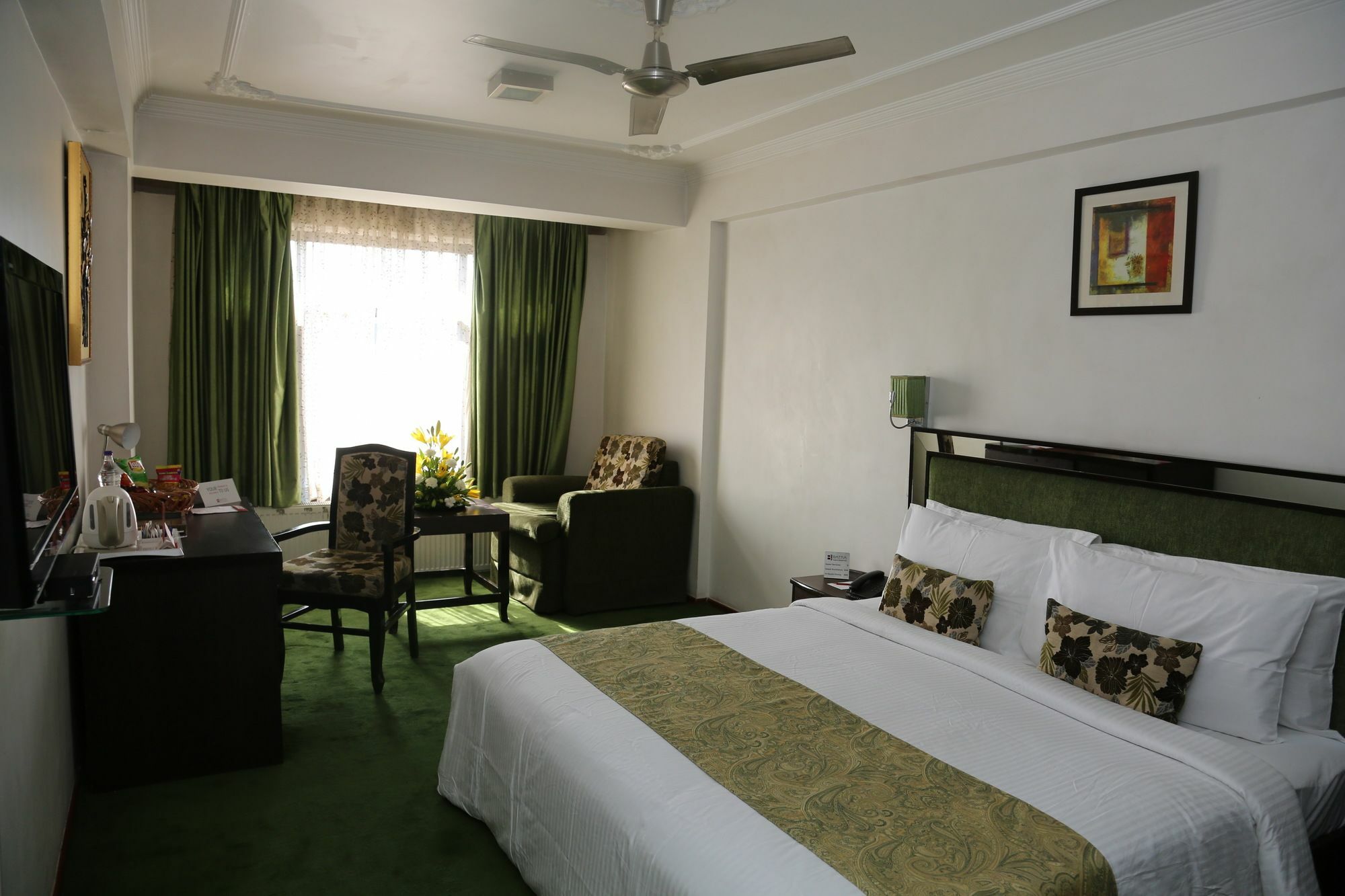 Batra Hotels And Residences Srīnagar Exterior foto